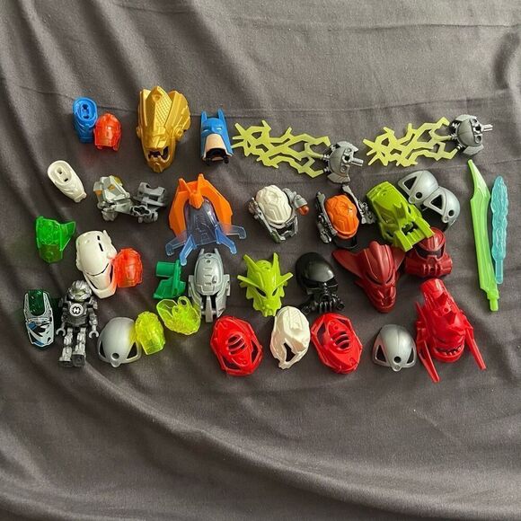 LEGO Bionicle / Hero Factory Lot Approximately 7 lbs Masks Weapons Arms Torsos P - Picture 14 of 14